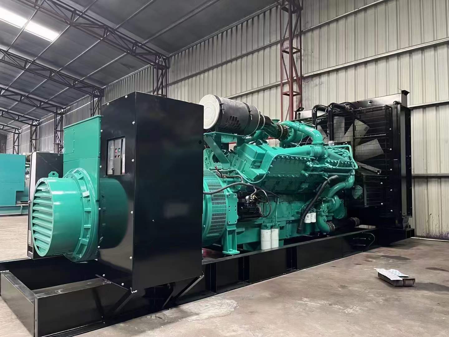 卫东如何降低 800kW 柴油发电机输出电流的波动？