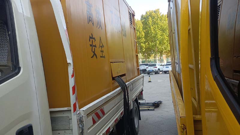 卫东如何判断柴油发电机组和UPS电源的切换时间是否符合要求？